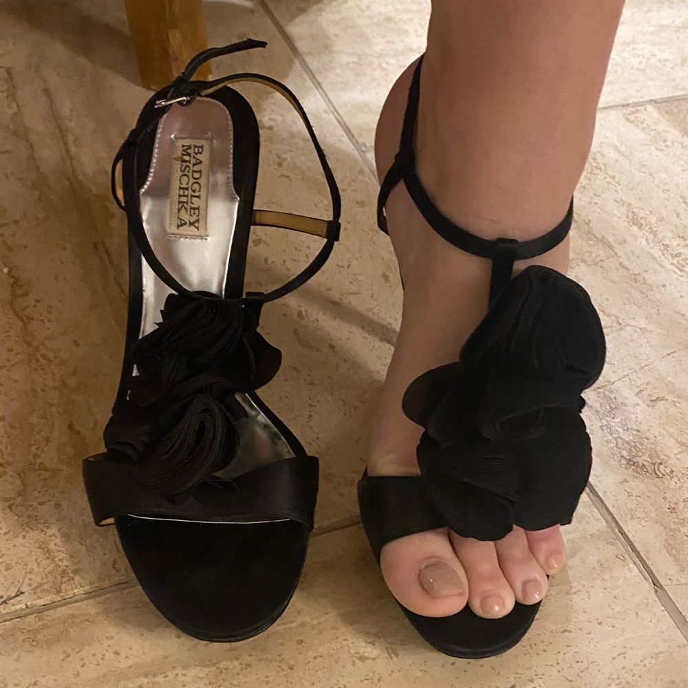 badgley mischka black sandals
